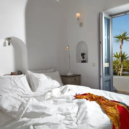 Aleria Santorini