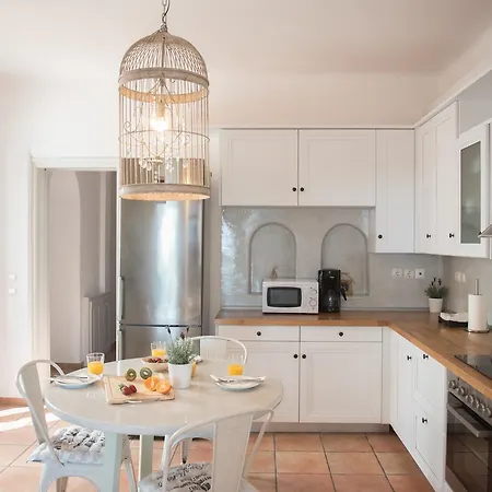 Aleria Santorini Вилла Мессария