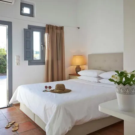 Aleria Santorini Вилла Мессария