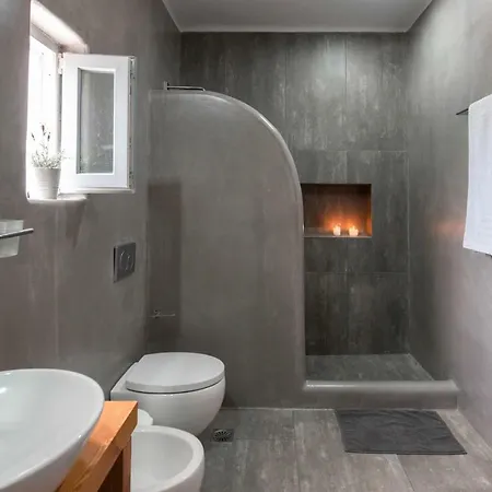 Aleria Santorini